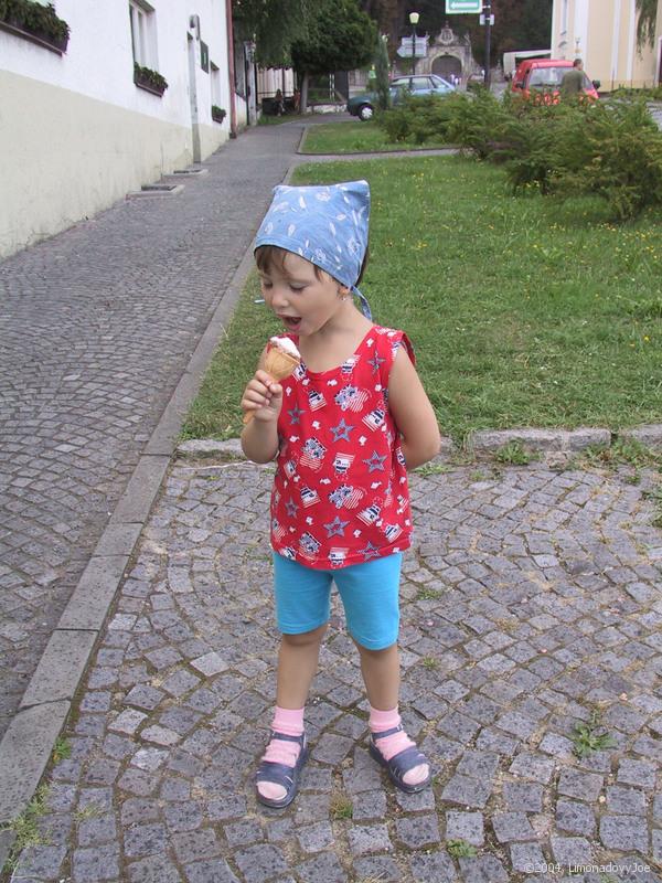 Dwarf with ice cream