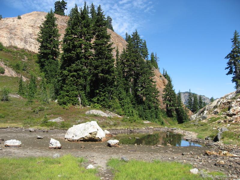 on the way to the Ramparts lakes